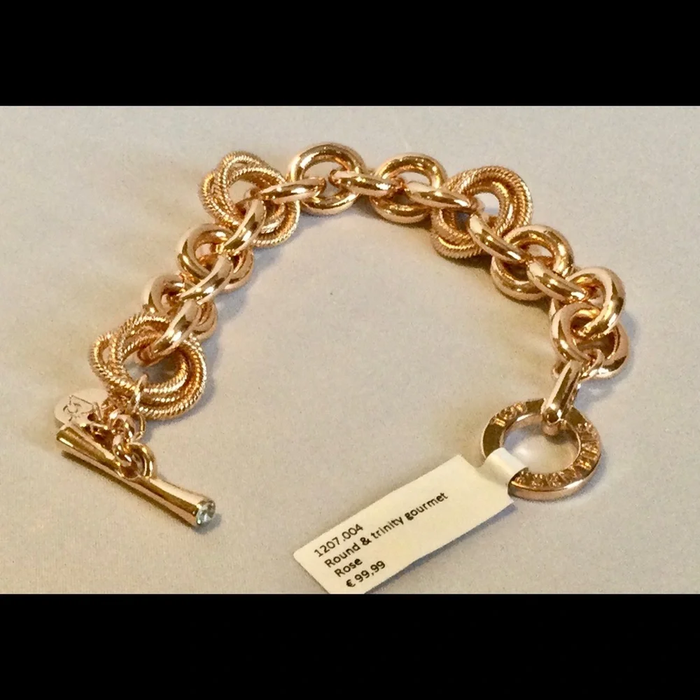 Beautiful TOV essential bracelet. New with price tag - Picture 3 of 6